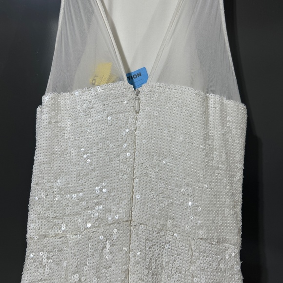 Extremely flattering sequin dress long slit - Picture 6 of 7